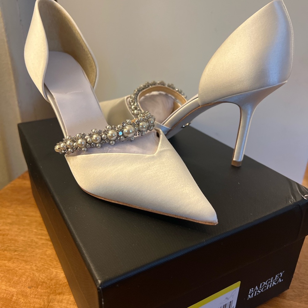 Badgley Mischka “Nathalie” White Satin Embellished Pumps – Size 6 (New in Box)